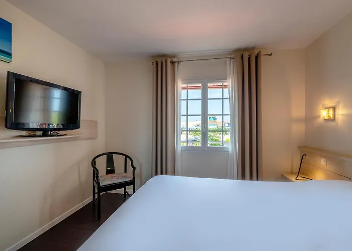 Logis De L'ocean 酒店 3*